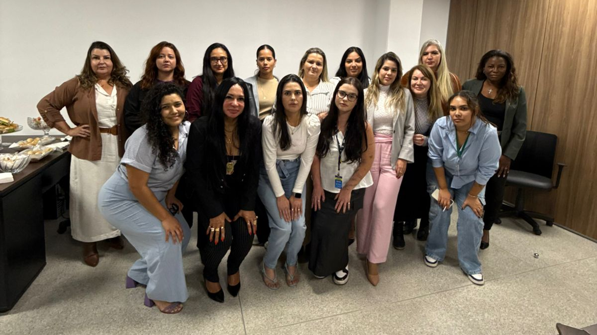 Gabinete da vice-prefeita discute políticas públicas para mulheres e reforça ações do Agosto Lilás